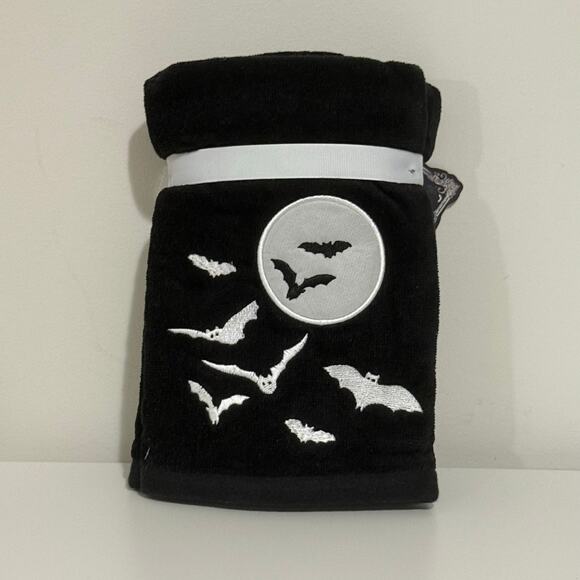 New Viral Well Dressed Home Glow In The Dark Halloween Hand Towels Set of 2 - Picture 3 of 3